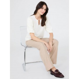 Textured Top With Front Keyhole