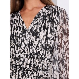 Abstract Print 3/4 Sleeve Crossover Top